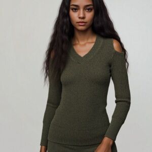 Anthropologie Lucy & Laurel green cold shoulder tunic sweater ❤️